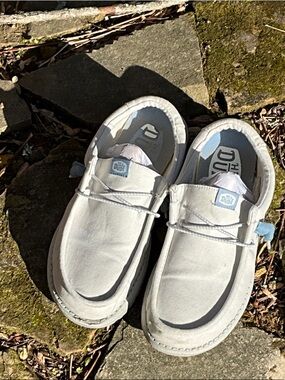 Hey Dude Men’s Size 8 Wally Slip-On Shoes Cream Lightweight Comfort Casual